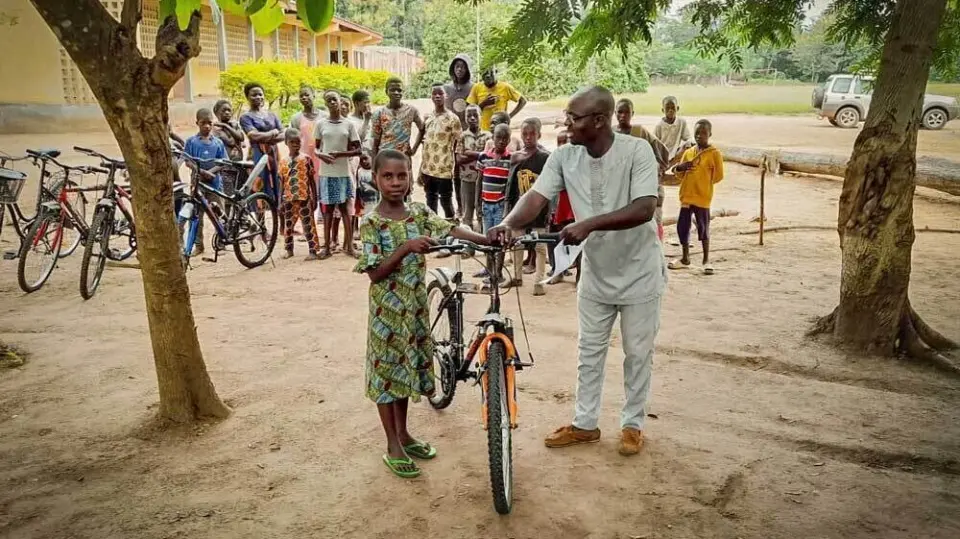 Übergabe Fahrrad in Togo