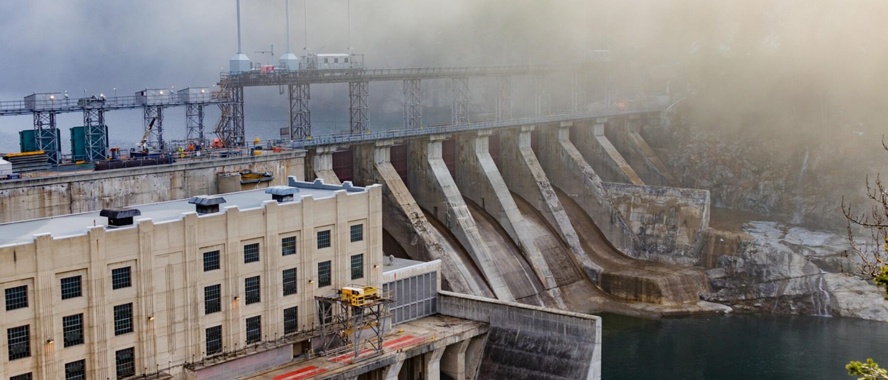 hydroelectric-dam-7162206_1280.jpg