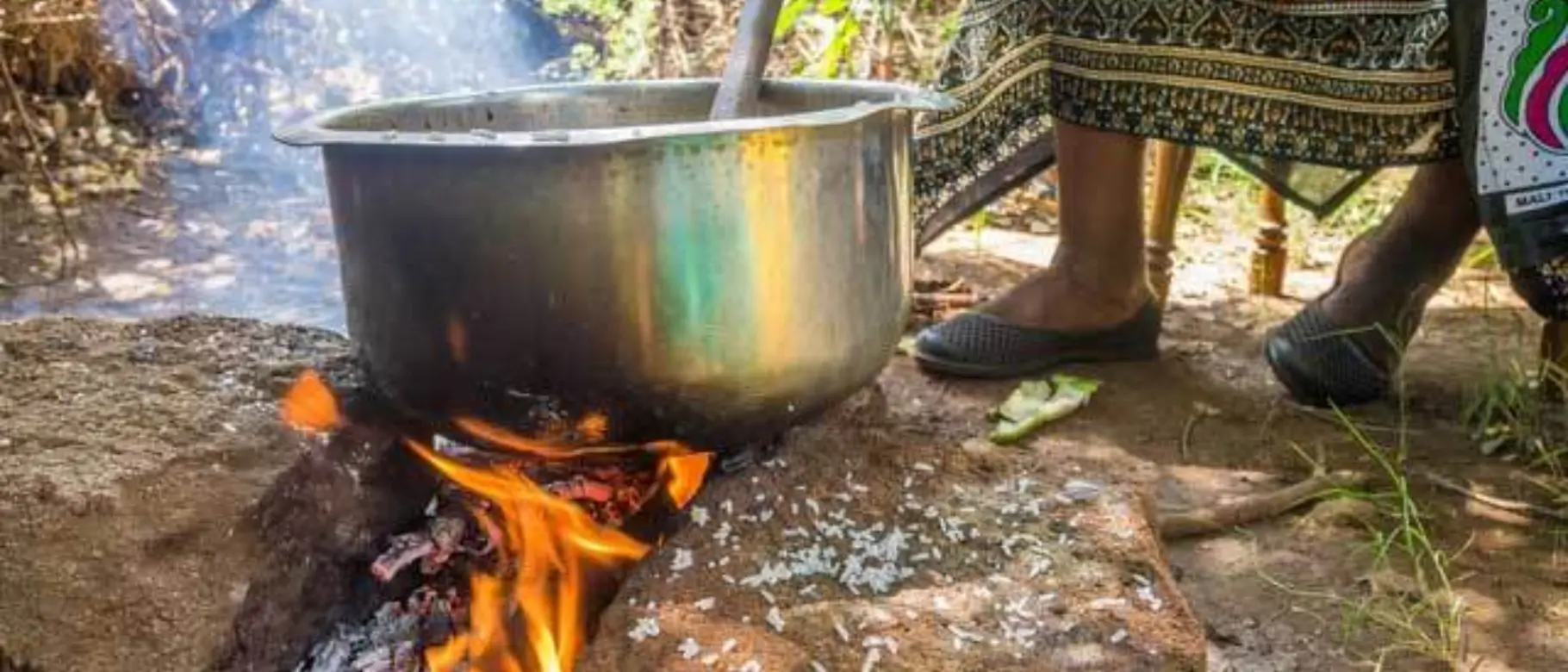 offene Kochstelle mit Kochtopf