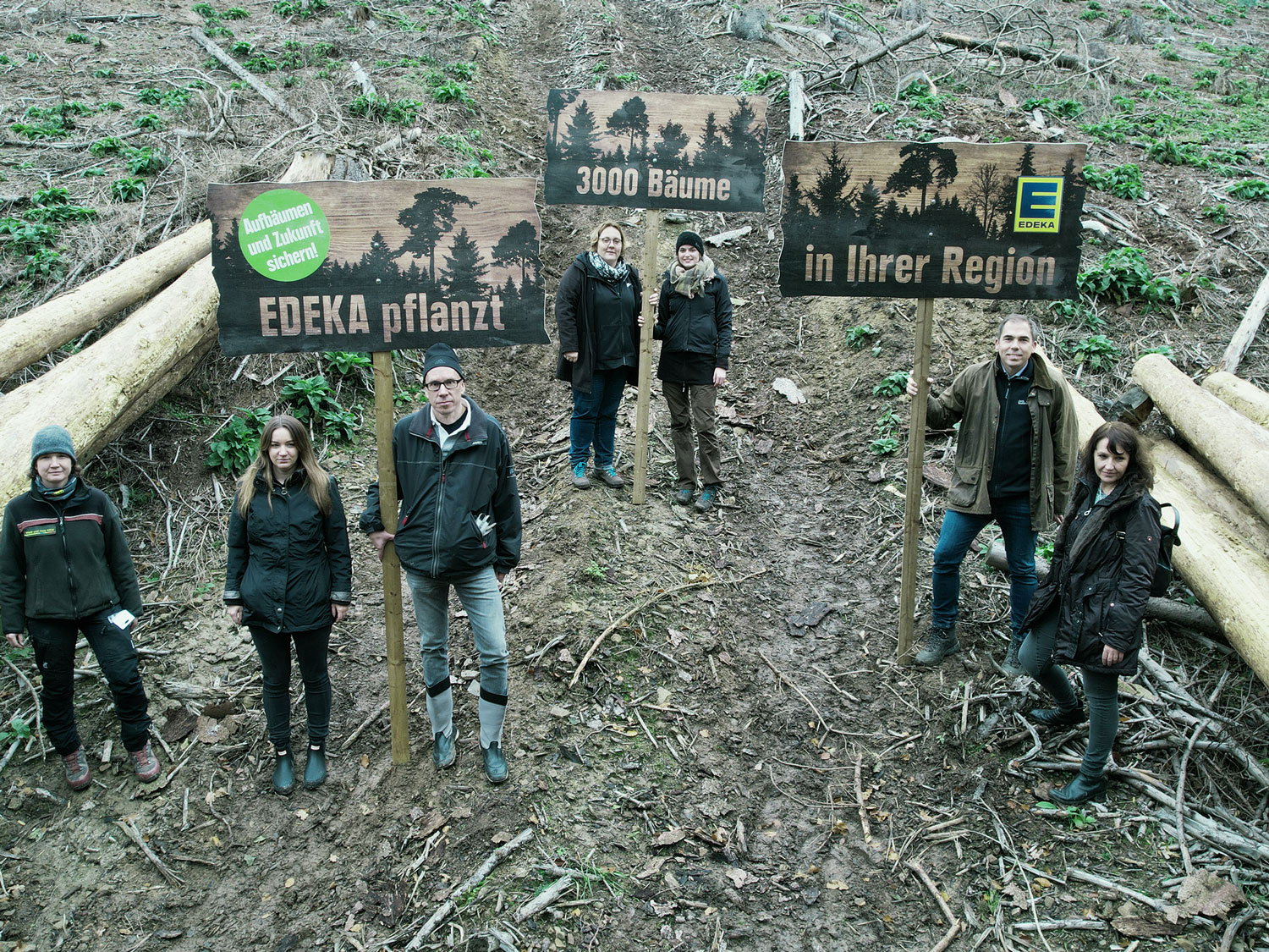 Pflanzaktion im Sauerland von Edeka Projekt DeutschlandPlus